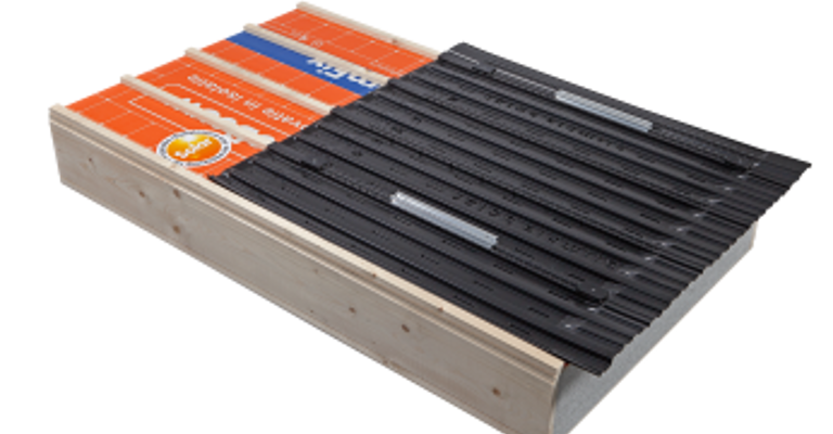 Packshot van SlimFix XT dakisolatie en daarop een Solar daksysteem